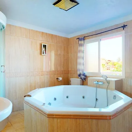 Majestic By The Heated Private Pool & Jacuzzi Villa *