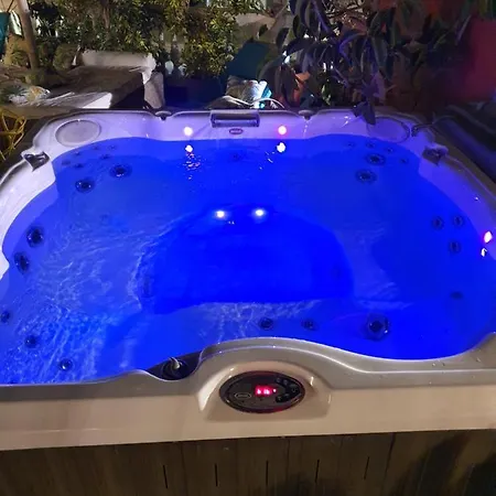 Majestic By The Heated Private Pool & Jacuzzi *