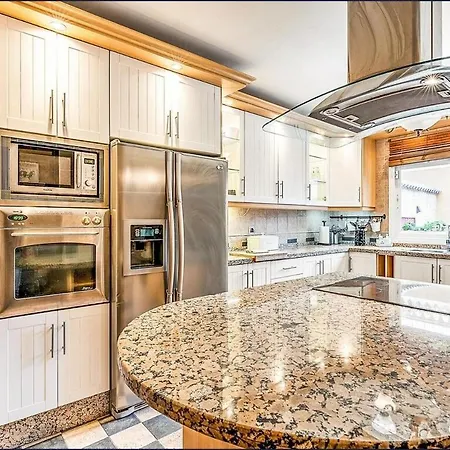 Majestic By The Heated Private Pool & Jacuzzi Villa *