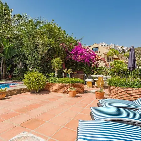 Majestic By The Heated Private Pool & Jacuzzi